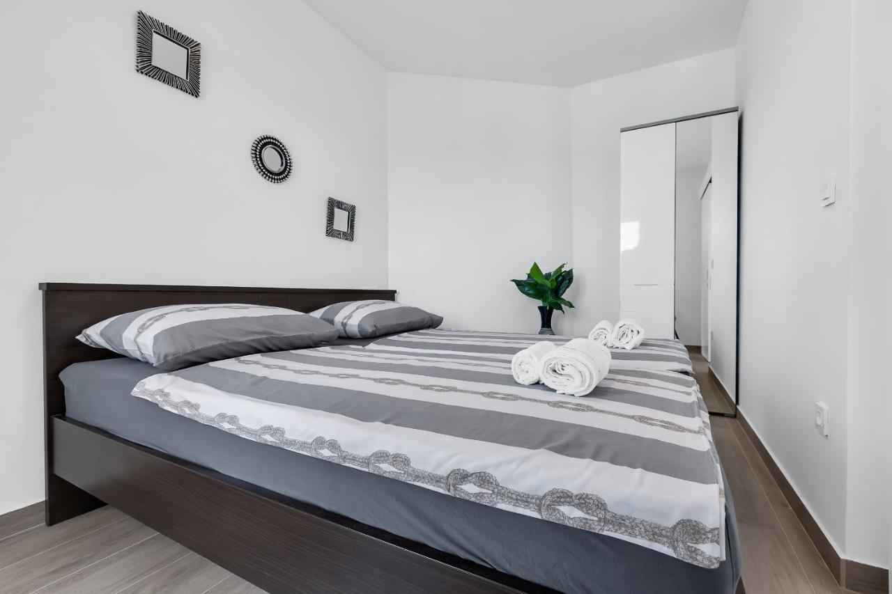 Apartment Navis, Sea View Makarska Exterior photo