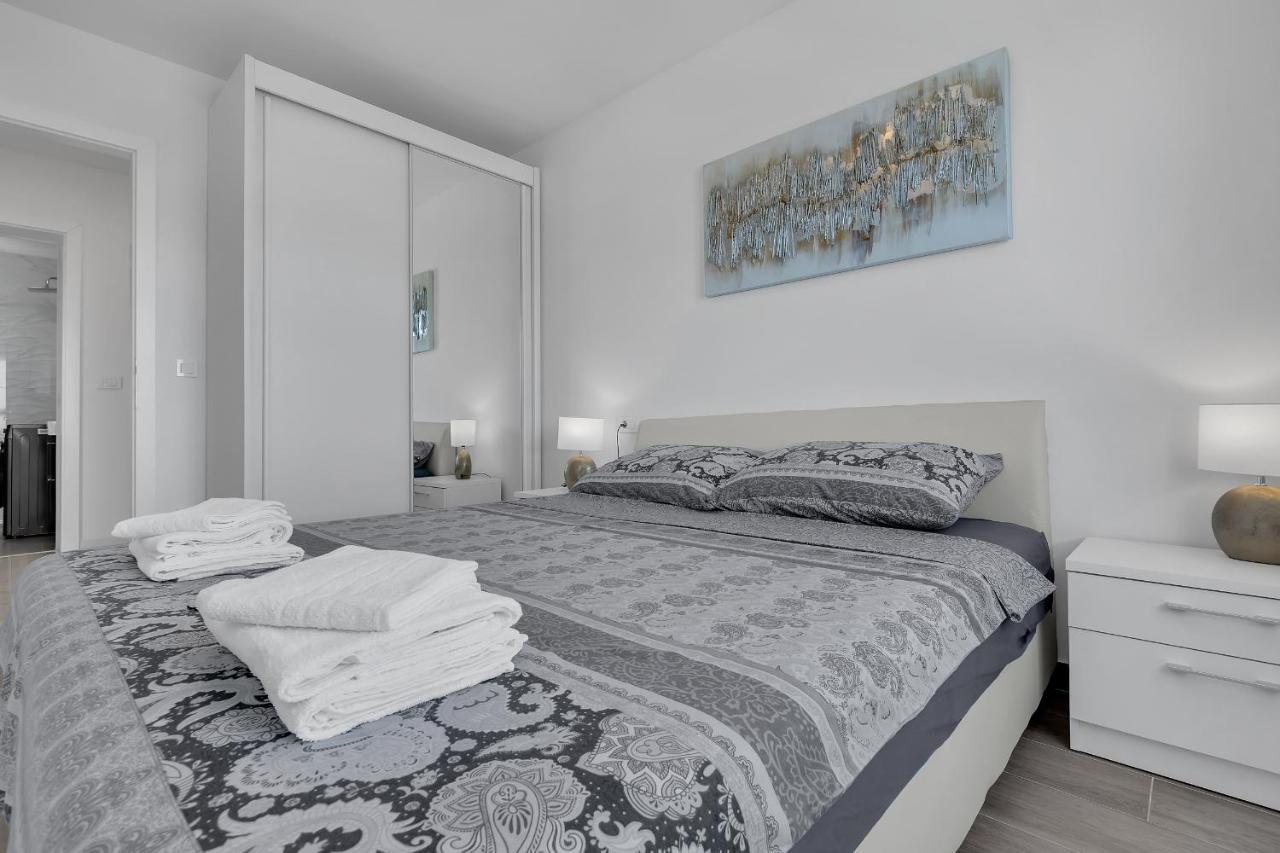 Apartment Navis, Sea View Makarska Exterior photo